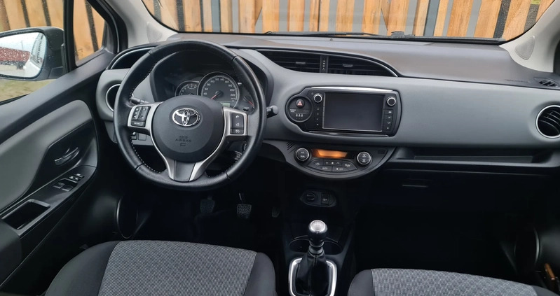 Toyota Yaris cena 38900 przebieg: 98000, rok produkcji 2015 z Jedlina-Zdrój małe 781